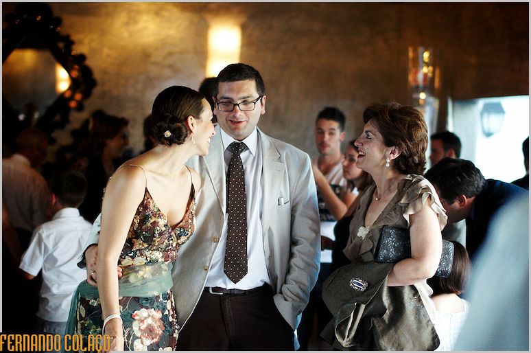Two female guests and a wedding guest in conversation.