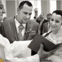 The bride and groom reading the oaths before the wedding ceremony, in a photo by the wedding photographer in Lisbon.