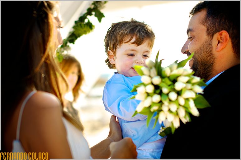 The groom with his little son in his arms.