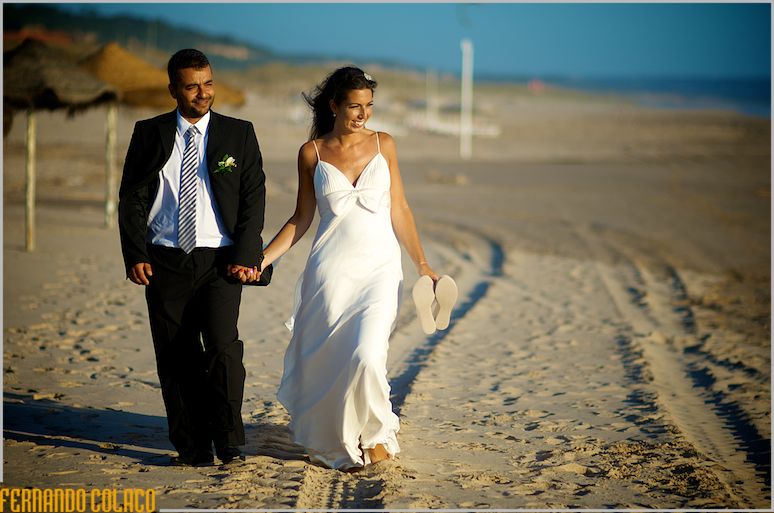 Walking hand in hand on the sand of Praia da Sereia, in Caparica.