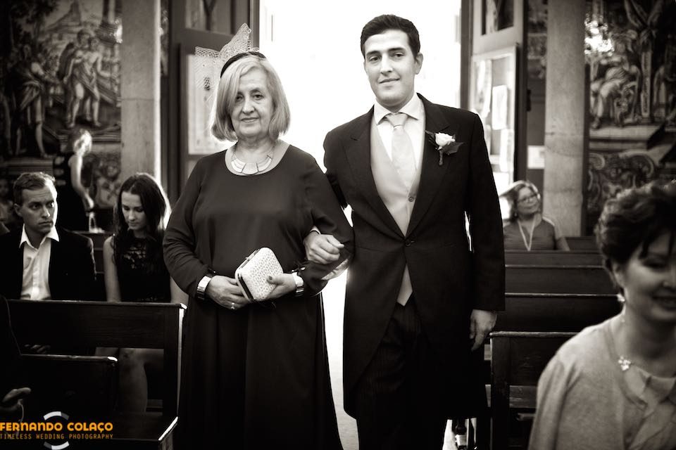The groom enters the Church of S. Pedro de Penaferrim in Sintra with his mother for the wedding ceremony.
