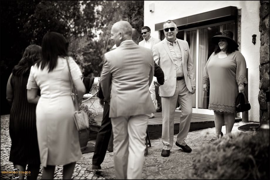 A group of guests greeting each other as they arrive at Morada do Sol in Sintra for the wedding ceremony.