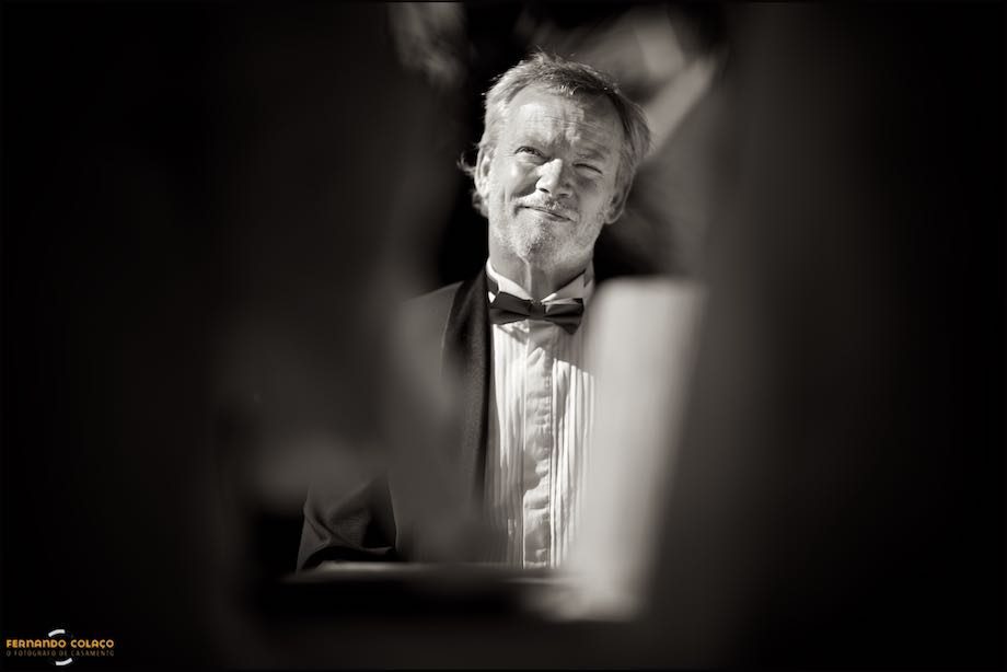 The groom seen from the front during the wedding ceremony at Morada do Sol in Sintra.