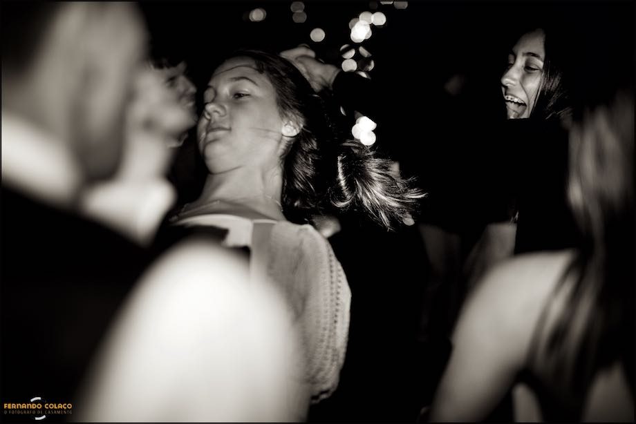 Wedding guests dancing at the party at Morada do Sol in Sintra.