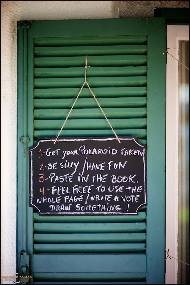 A black panel, with information for the wedding guests, on a green shutter of a window at Morada do Sol in Sintra.