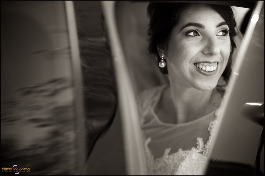 Happy face of the bride as she arrives at the wedding ceremony in the car.