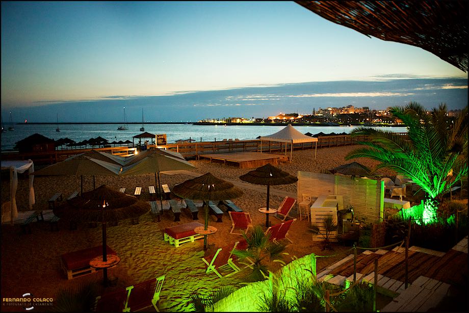 A praia Grande em Ferragudo, com Portimão ao fundo, a partir do Club Nau.