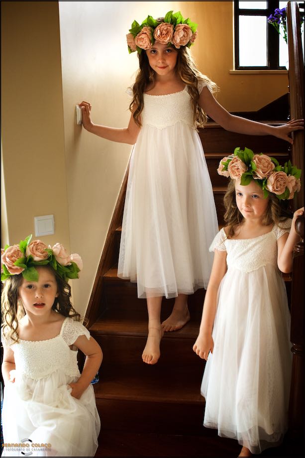 Three little girls, in the stairs, waiting for the departed for the wedding ceremony.
