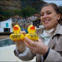 Bride throwing a rubber ducky into the Tagus with the wedding date that happened at restaurante Ponto Final in Cais do Ginjal in Cacilhas.
