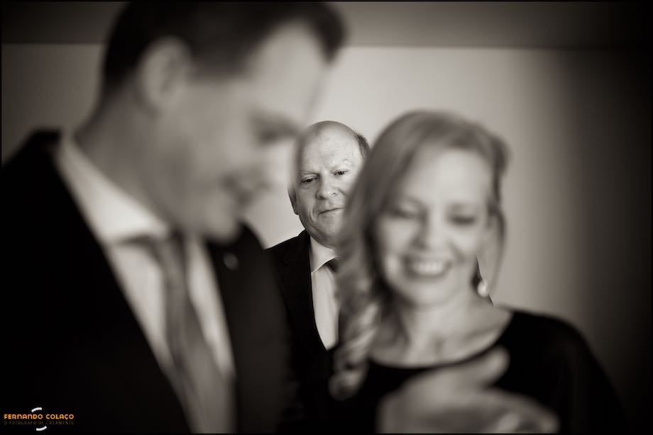 Pai do noivo entre ele a a sua mãe.