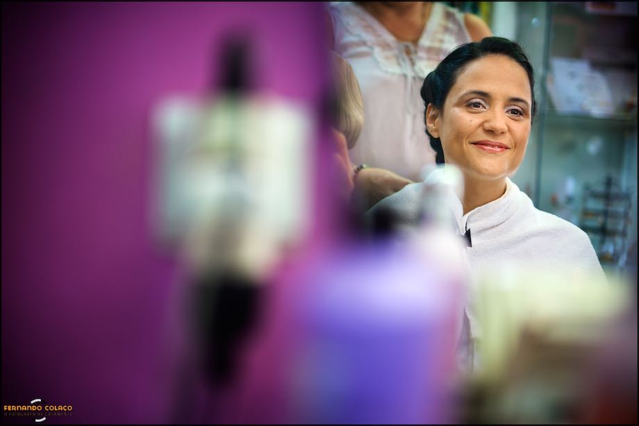 Bride, at the hairdresser, surrounded by purple colors.