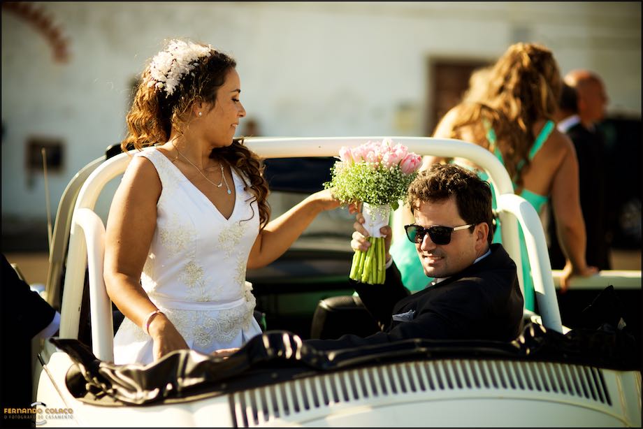 Wedding couple on departure, in a VW Beetle car, for the party after the ceremony at Quinta da Cascata.