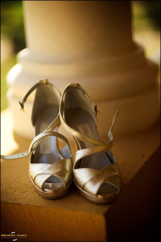 The bride's shoes at the foot of a house column.
