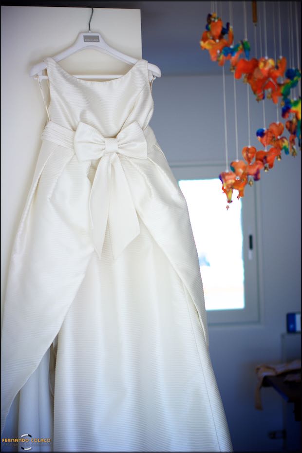 Partial view of the bride's dress just before she starts to put it on, by the wedding photographer in Seia, Portugal.